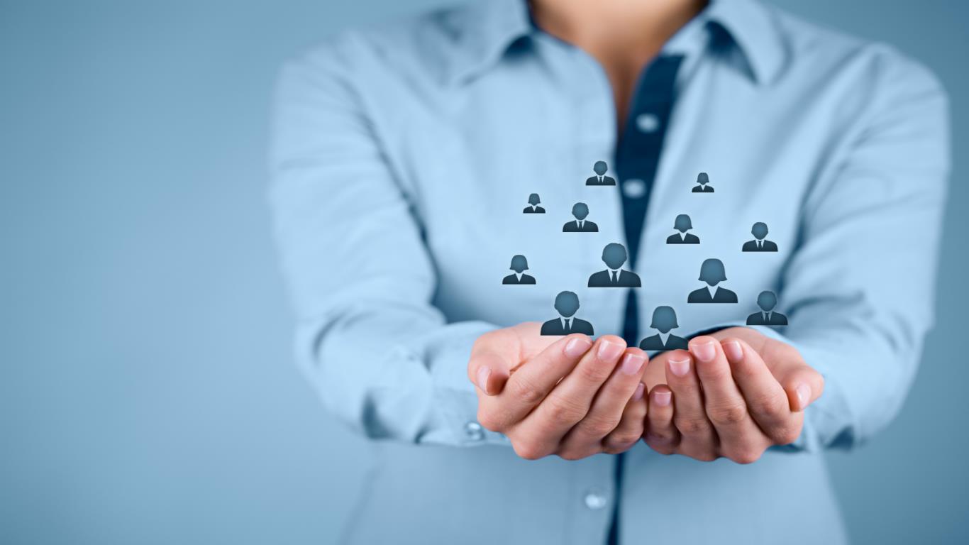 22) Human resource managers and directors £46,005